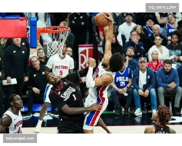 活塞康宁汉姆突破分球失误,被对手直接抢断并完成反击得分 活塞康宁汉姆突破分球失误,被对手直接抢断并完成反击得分